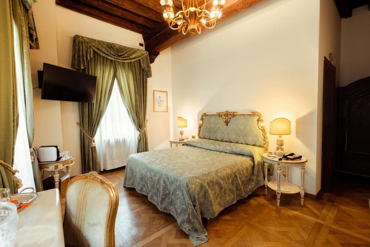 Palazzo Alexander Lucca